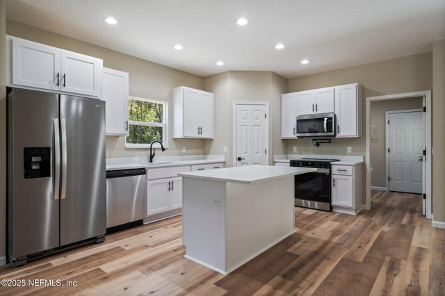 5683 SILVER SANDS Circle, Keystone Heights, FL 32656