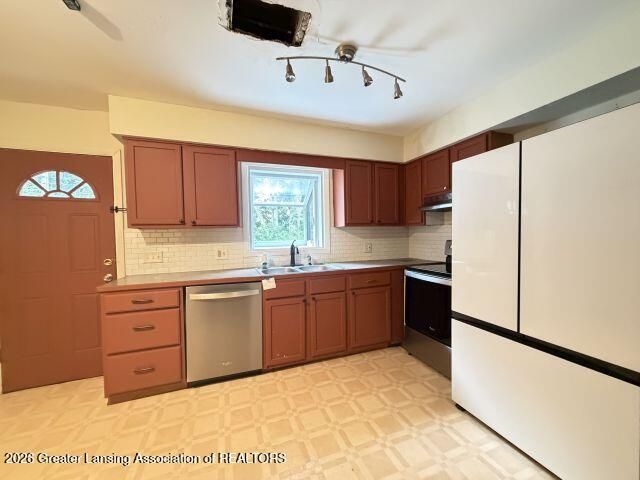 2409 Victor Avenue, Lansing, MI 48911