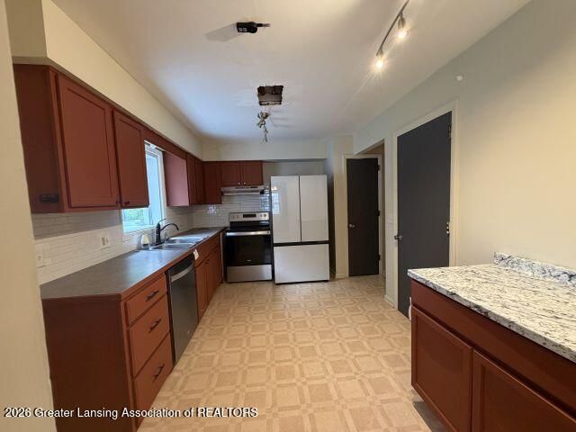 2409 Victor Avenue, Lansing, MI 48911