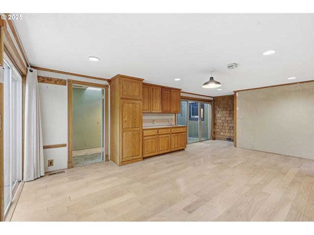 1745 23RD Ave, Longview, WA 98632