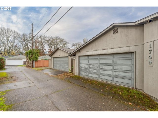 1745 23RD Ave, Longview, WA 98632