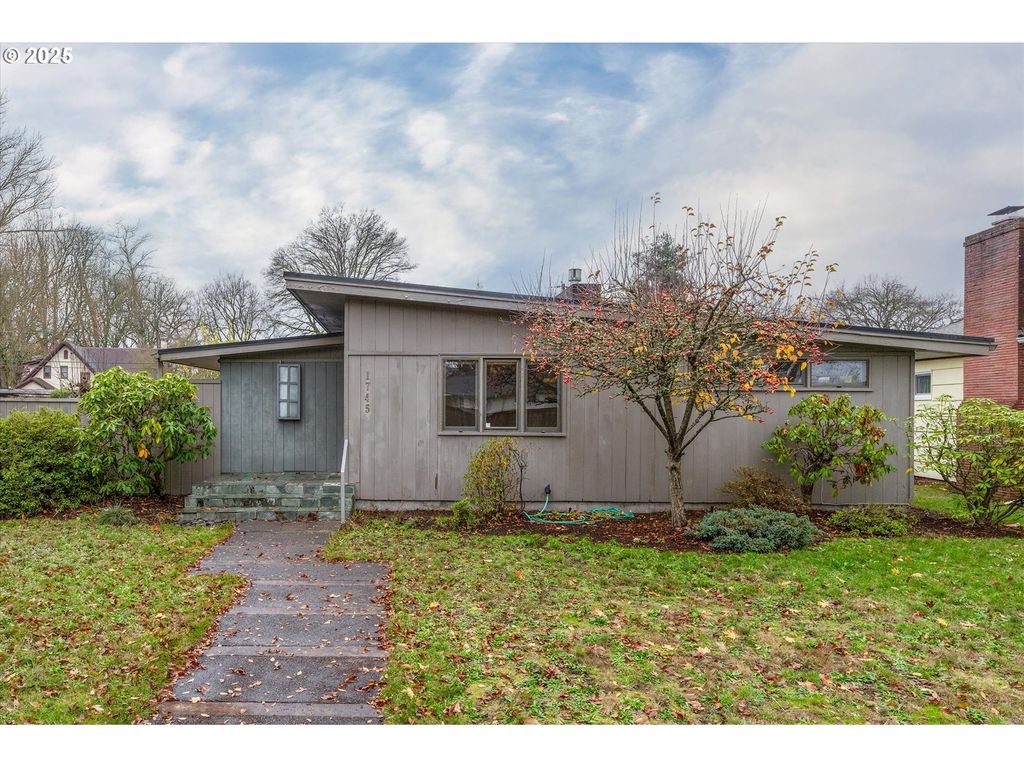 1745 23RD Ave, Longview, WA 98632