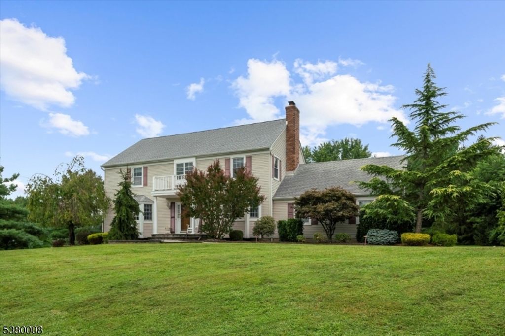 1 Meadow Run Way, Raritan Twp., NJ 08822