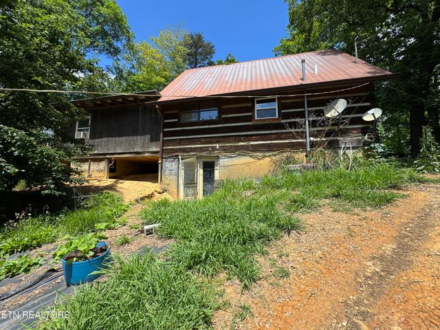 1040 Sturmhaben Way, Newport, TN 37821
