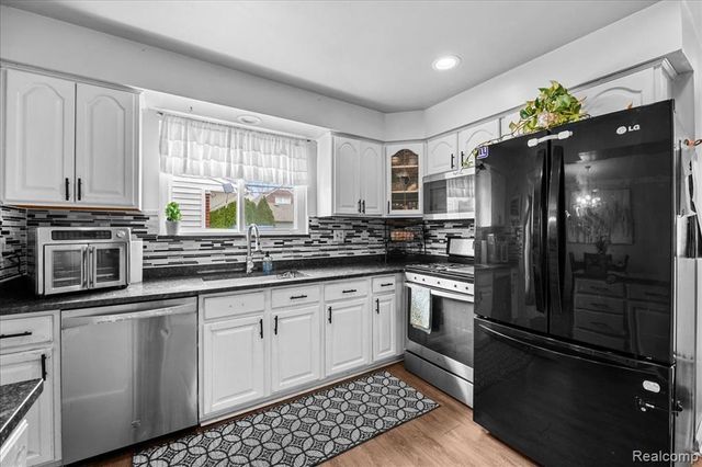 6716 Rosedale Boulevard, Allen Park City, MI 48101