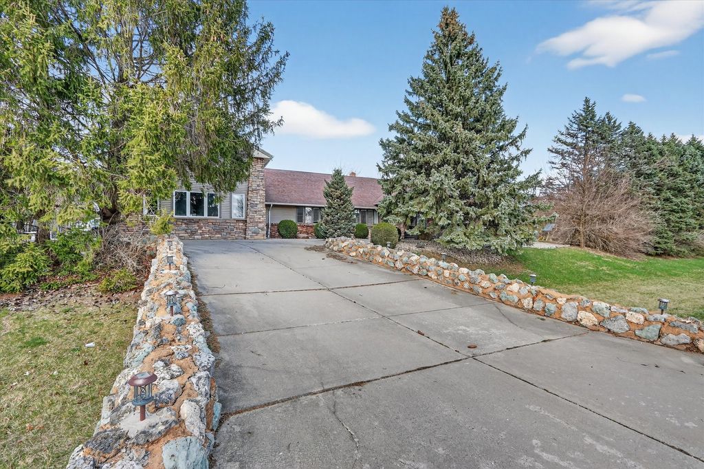 5992 Palisades Parkway, Rockford, IL 61109