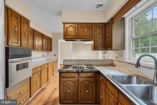 402 WASHINGTON CROSSING PENNINGTON RD, Titusville, NJ 08560