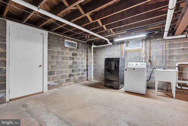 402 WASHINGTON CROSSING PENNINGTON RD, Titusville, NJ 08560