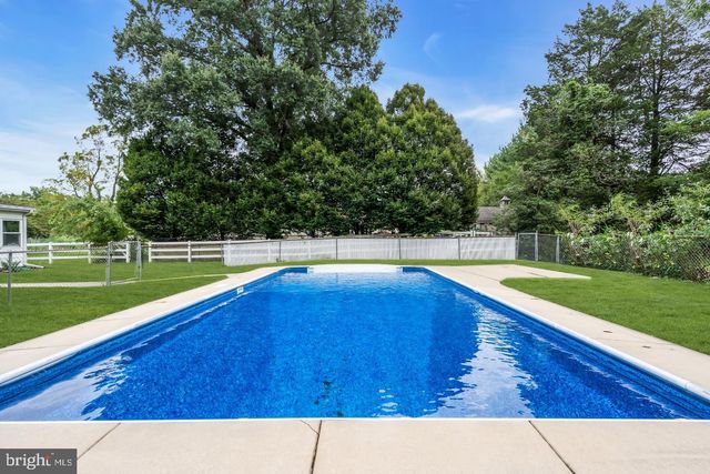 402 WASHINGTON CROSSING PENNINGTON RD, Titusville, NJ 08560