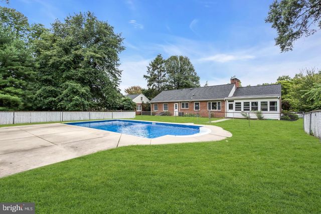 402 WASHINGTON CROSSING PENNINGTON RD, Titusville, NJ 08560