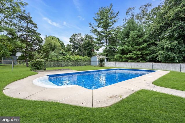 402 WASHINGTON CROSSING PENNINGTON RD, Titusville, NJ 08560