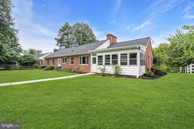 402 WASHINGTON CROSSING PENNINGTON RD, Titusville, NJ 08560