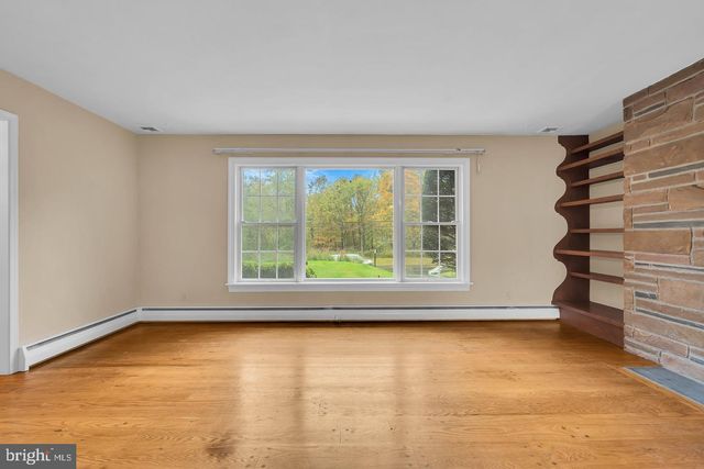 402 WASHINGTON CROSSING PENNINGTON RD, Titusville, NJ 08560