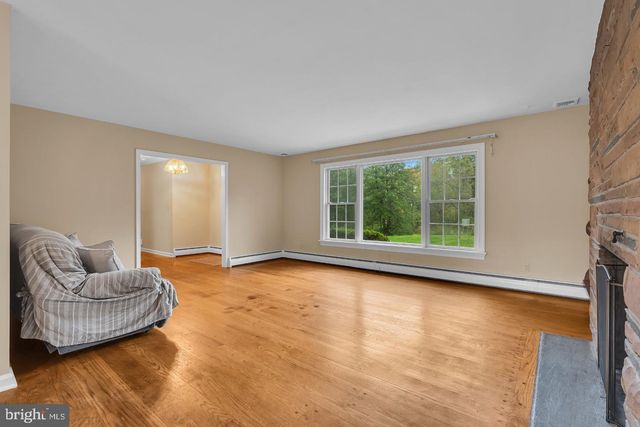 402 WASHINGTON CROSSING PENNINGTON RD, Titusville, NJ 08560