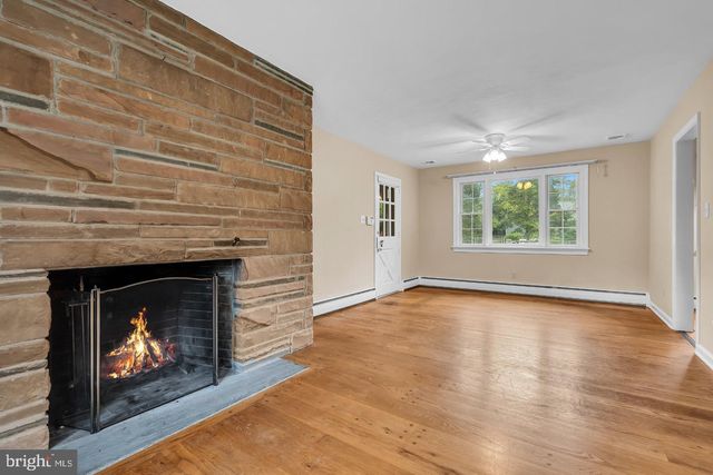 402 WASHINGTON CROSSING PENNINGTON RD, Titusville, NJ 08560
