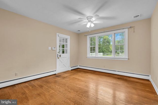 402 WASHINGTON CROSSING PENNINGTON RD, Titusville, NJ 08560
