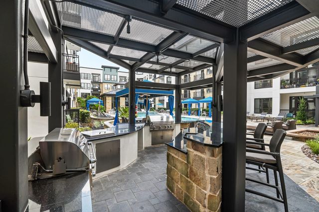 1616 W Dallas Street 163, Houston, TX 77019
