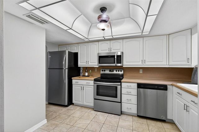 2250 S PALMETTO AVENUE J-5, South Daytona, FL 32119