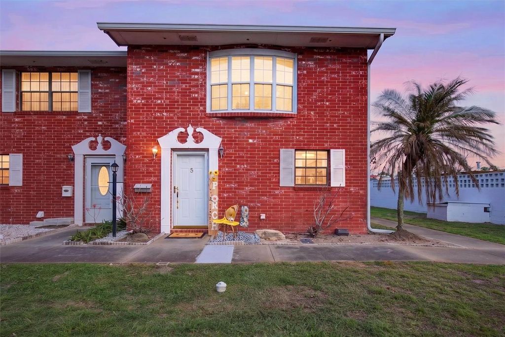 2250 S PALMETTO AVENUE J-5, South Daytona, FL 32119