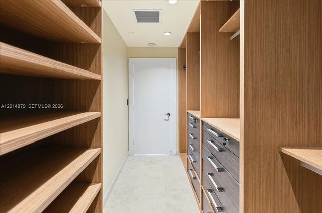 900 Biscayne Blvd 3709, Miami, FL 33132