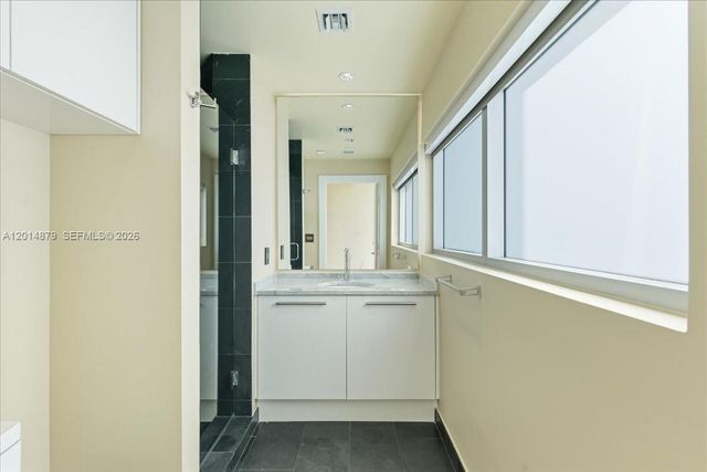 900 Biscayne Blvd 3709, Miami, FL 33132