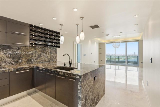 900 Biscayne Blvd 3709, Miami, FL 33132