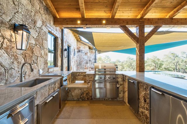 000 Old Red Ranch RD, Dripping Springs, TX 78620