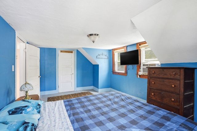 13 Clapp Rd, Hanover, MA 02339