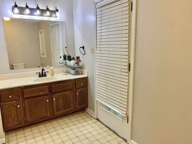 1038 LAKE ST, Bolivar, TN 38008