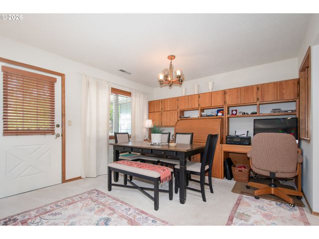 616 Sw EASTMAN Pkwy, Gresham, OR 97080