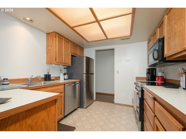 616 Sw EASTMAN Pkwy, Gresham, OR 97080