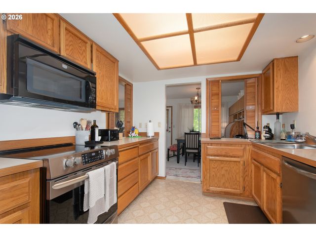 616 Sw EASTMAN Pkwy, Gresham, OR 97080