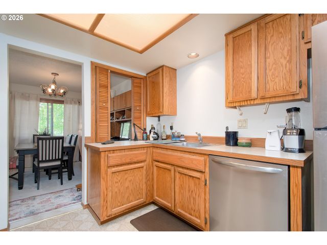 616 Sw EASTMAN Pkwy, Gresham, OR 97080