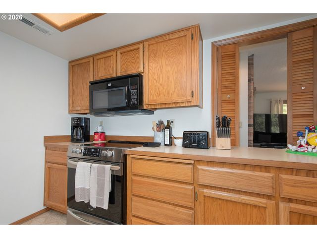 616 Sw EASTMAN Pkwy, Gresham, OR 97080