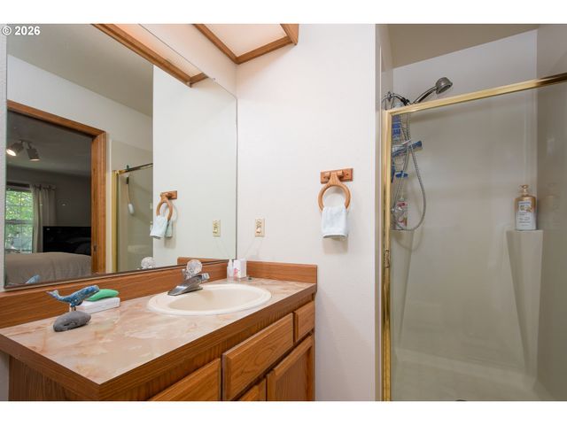 616 Sw EASTMAN Pkwy, Gresham, OR 97080
