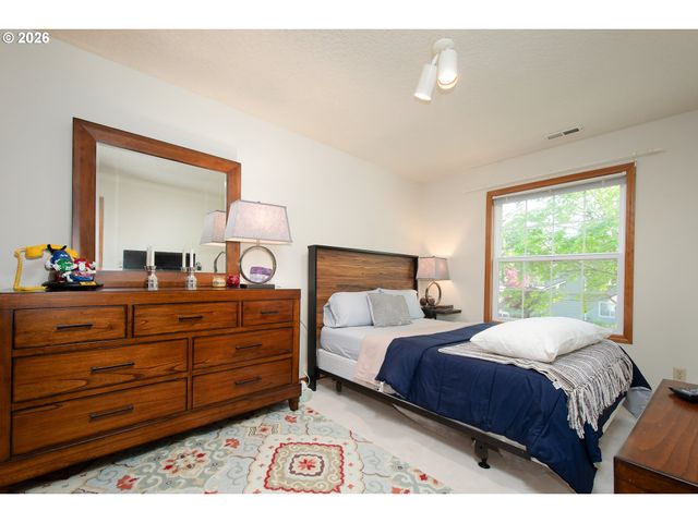 616 Sw EASTMAN Pkwy, Gresham, OR 97080