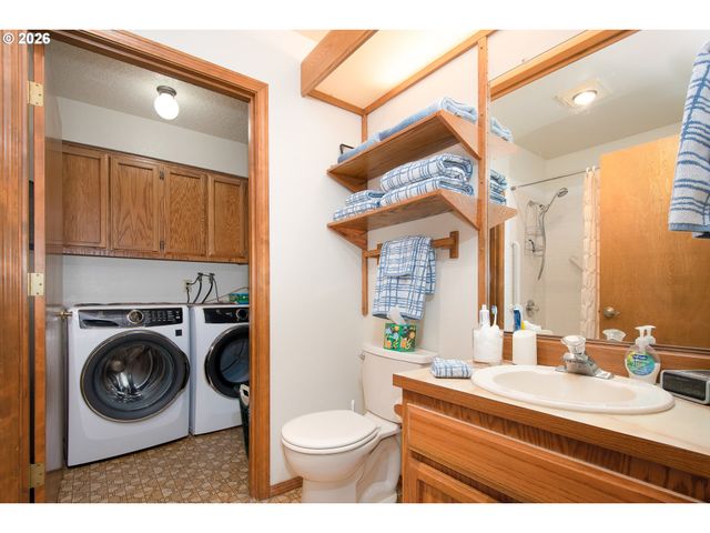 616 Sw EASTMAN Pkwy, Gresham, OR 97080