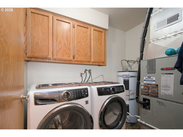 616 Sw EASTMAN Pkwy, Gresham, OR 97080