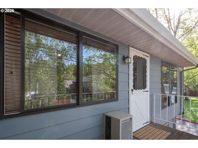 616 Sw EASTMAN Pkwy, Gresham, OR 97080