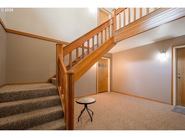 616 Sw EASTMAN Pkwy, Gresham, OR 97080