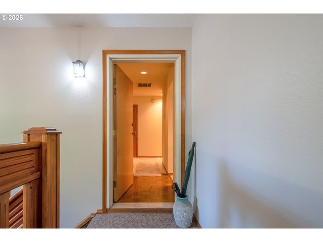 616 Sw EASTMAN Pkwy, Gresham, OR 97080