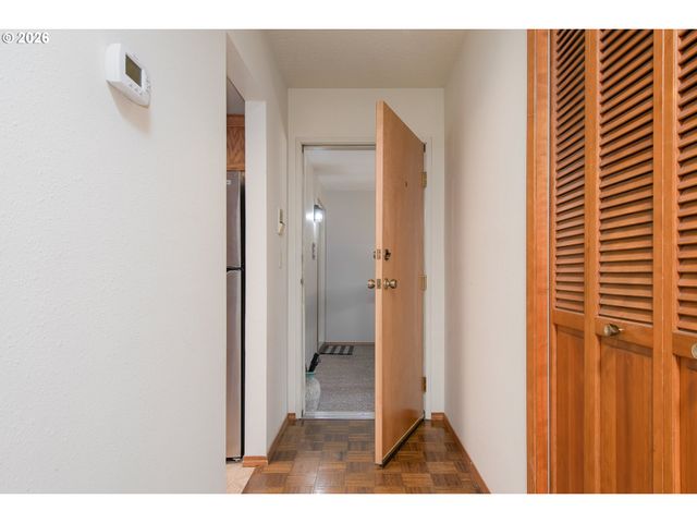 616 Sw EASTMAN Pkwy, Gresham, OR 97080