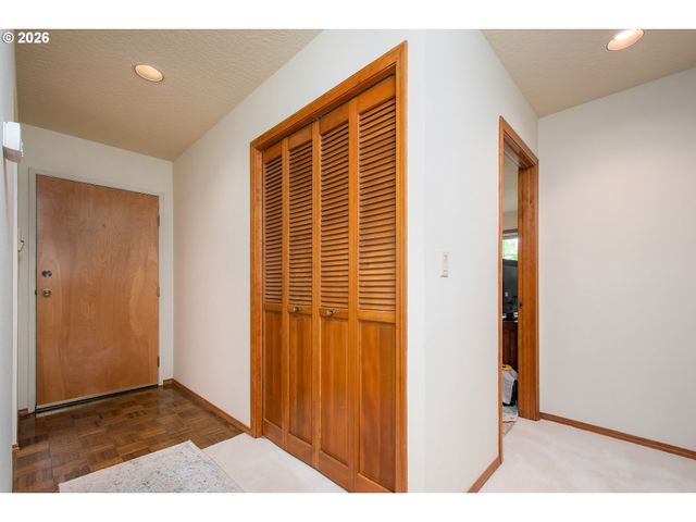 616 Sw EASTMAN Pkwy, Gresham, OR 97080