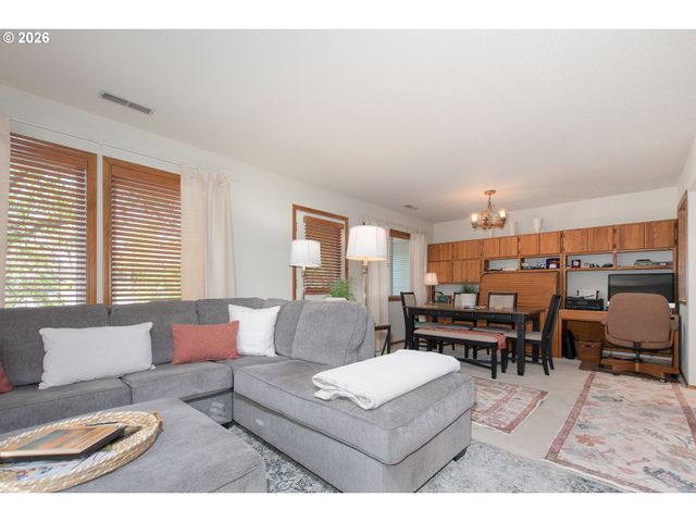 616 Sw EASTMAN Pkwy, Gresham, OR 97080