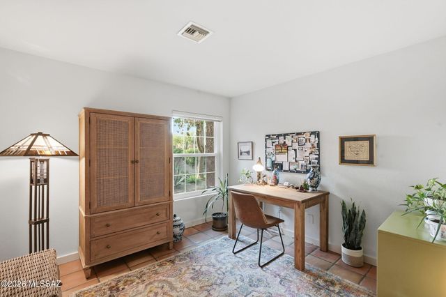 5140 E Woodgate Lane, Tucson, AZ 85712