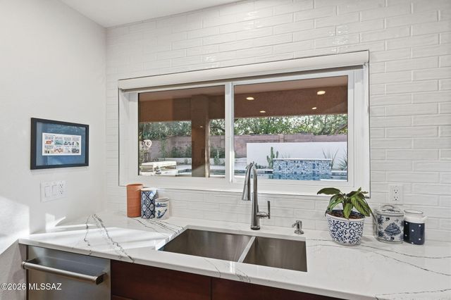 5140 E Woodgate Lane, Tucson, AZ 85712