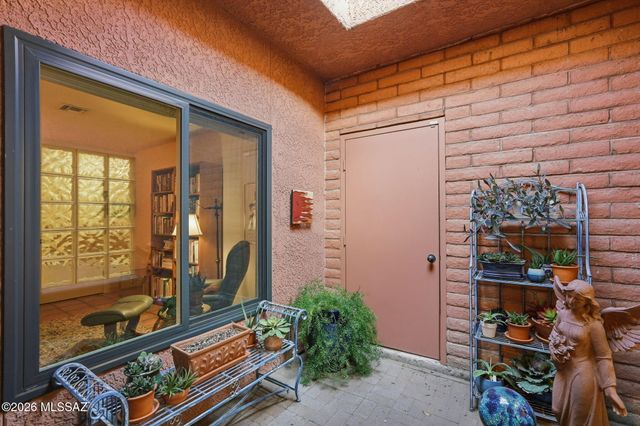 5140 E Woodgate Lane, Tucson, AZ 85712