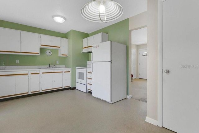 1301 N AMELIA AVENUE, Deland, FL 32724