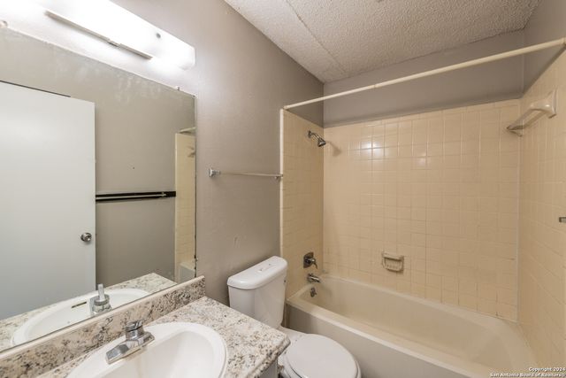 5915 cliff ridge, San Antonio, TX 78250
