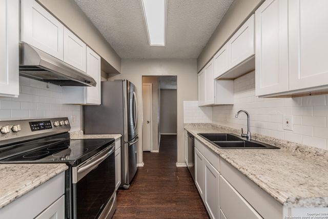 5915 cliff ridge, San Antonio, TX 78250
